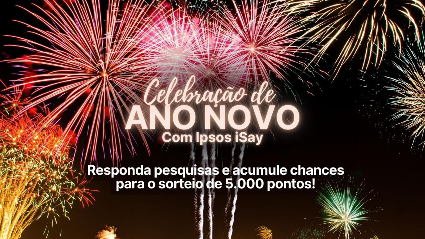 Céu iluminado por fogos de artifício