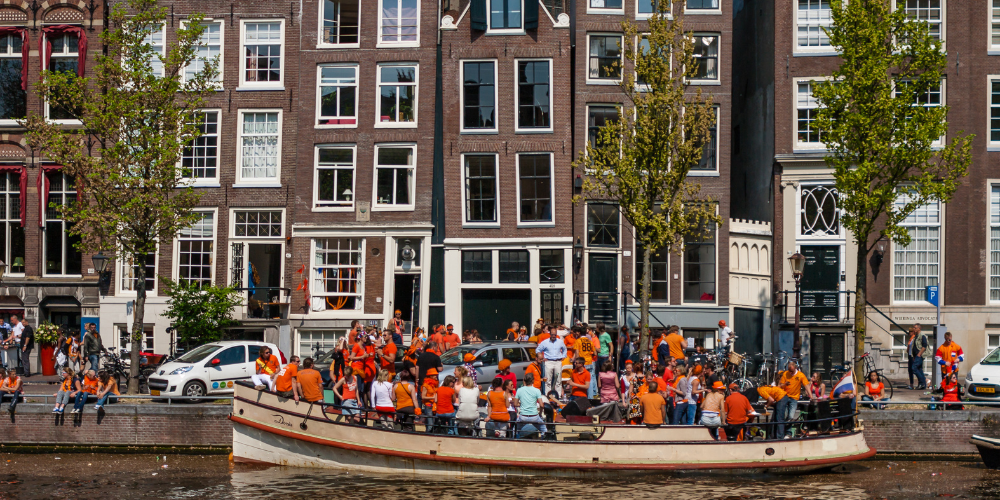 NL-oranje-boot-gracht