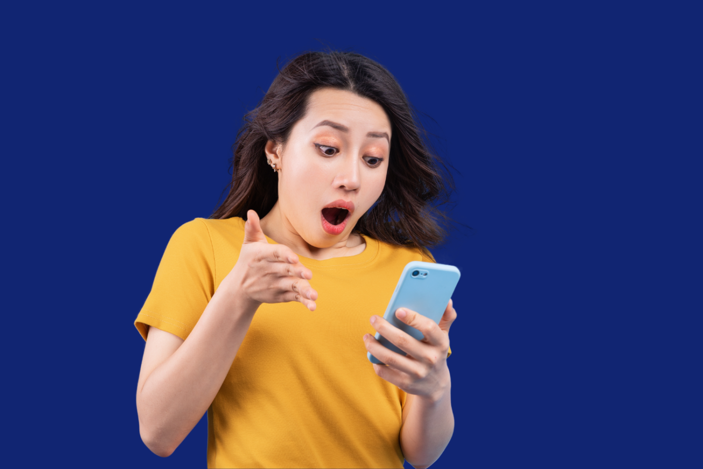 lady looking surprised at the phone