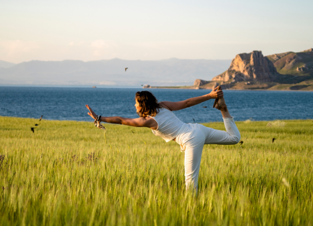 Woman_balancing_pose_square